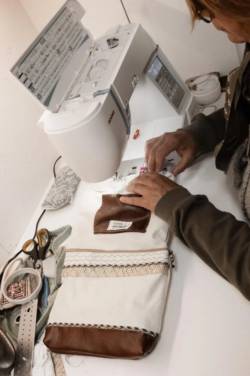 Marie dans son atelier