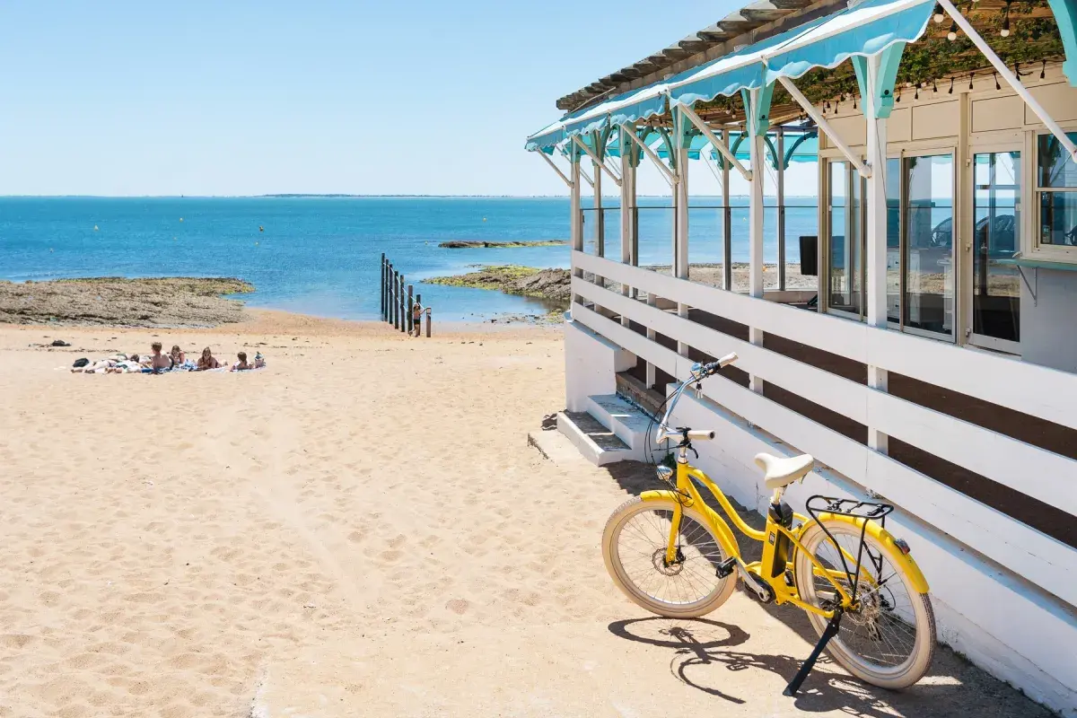 Vue depuis la terrasse sur la Côte de Jade